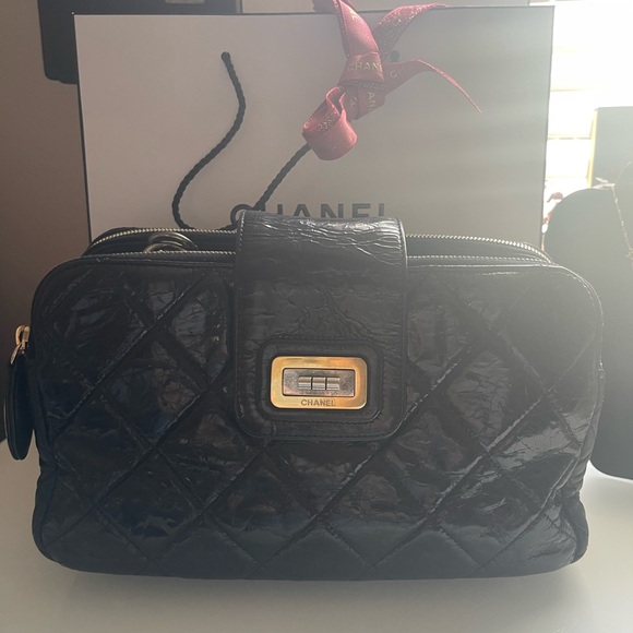 Authentic CHANEL LAMBSKIN shoulder/cross body bag & Certificate of authenticity - Picture 4 of 16